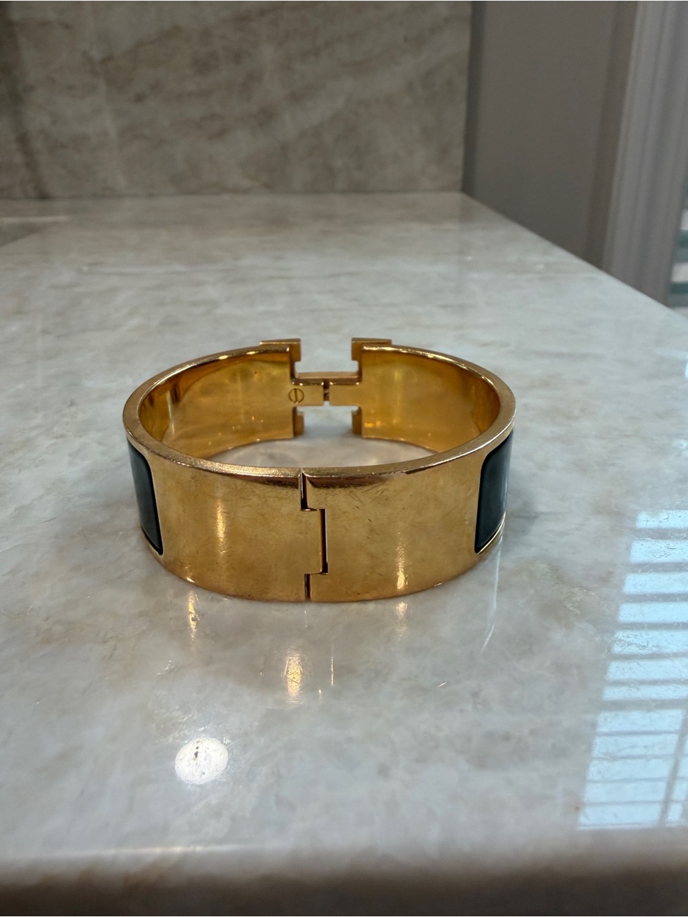 Hermès Clic Clac H Bracelet in Black and Gold - Picture 3 of 8